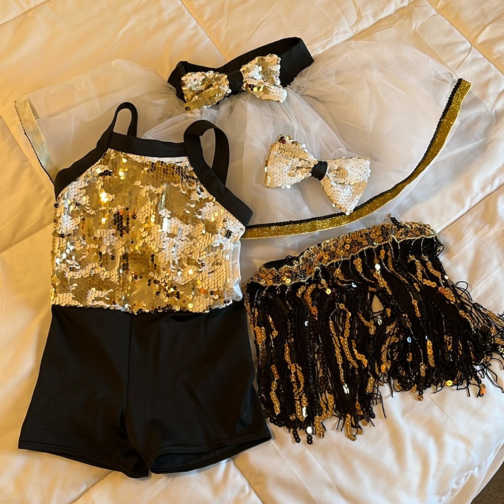 Dance costume XS and S (ages 4 and 5)
